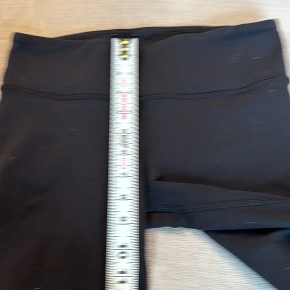 Alo Yoga Airbrush High-Waist Biker Short - Picture 6 of 9